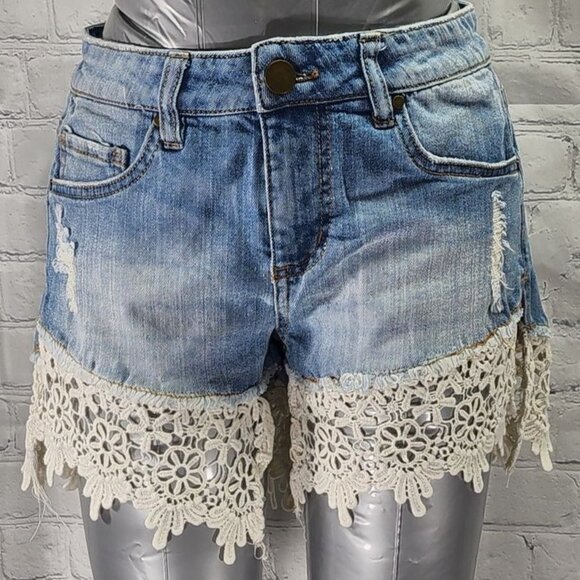 Lord & Taylor Design Lab lace trimmed shorts - Picture 1 of 8